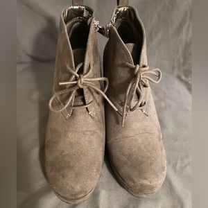 Women’s wedge boots